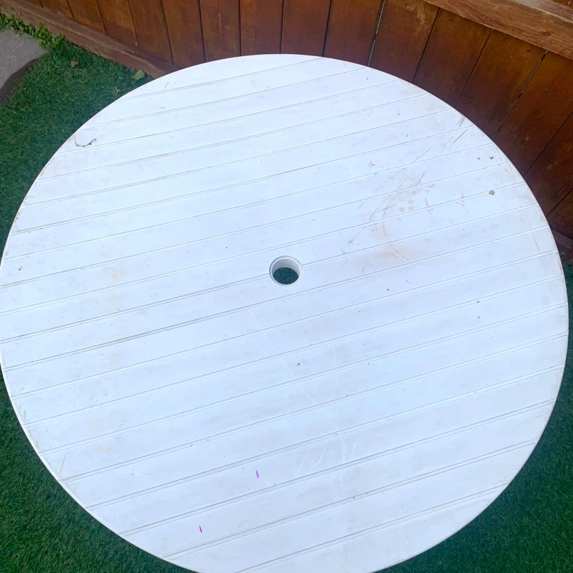 Round Outdoor Patio Table White Garden Deck Table Umbrella Hole - photo 2