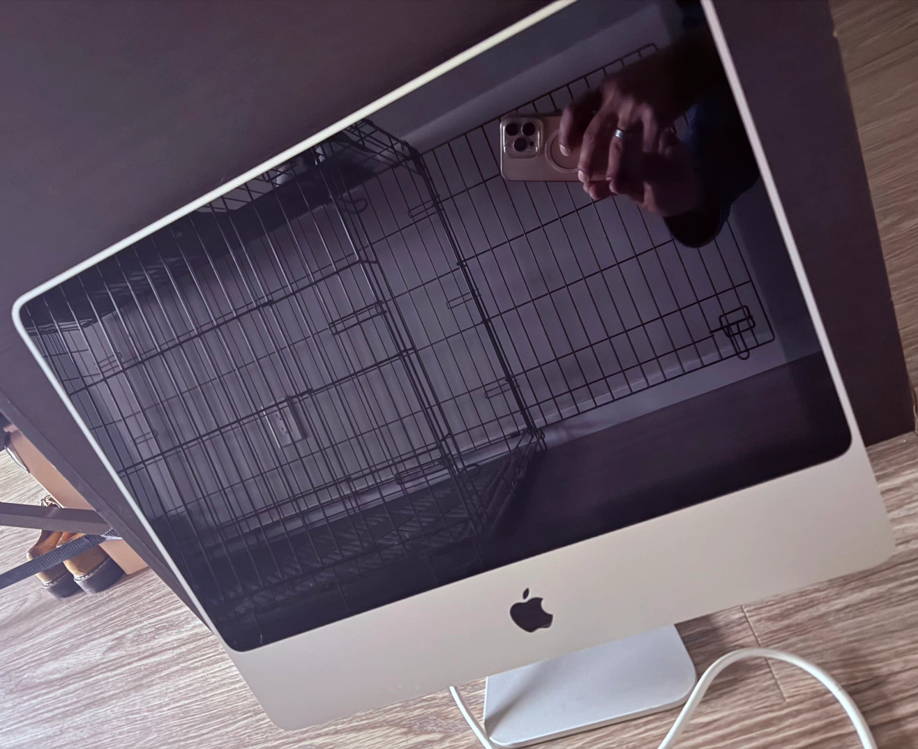 FULLY OPERATiONAL • Older Model APPLE iMAC $50 FIRM - photo 2