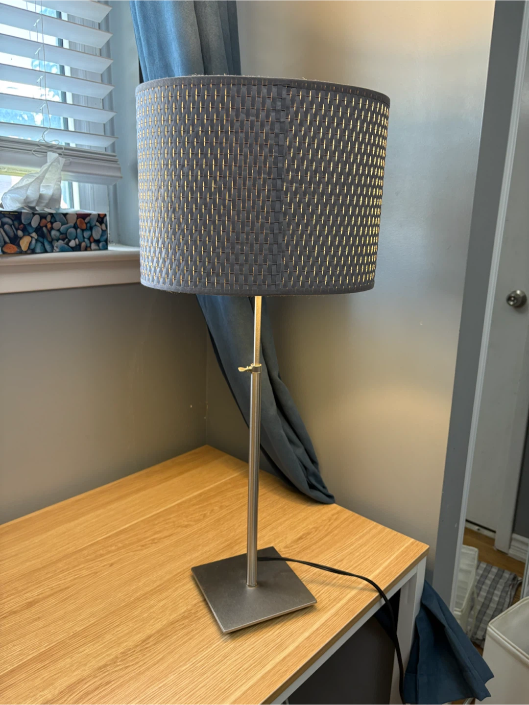 Modern Table Lamp with Woven Shade - photo 2