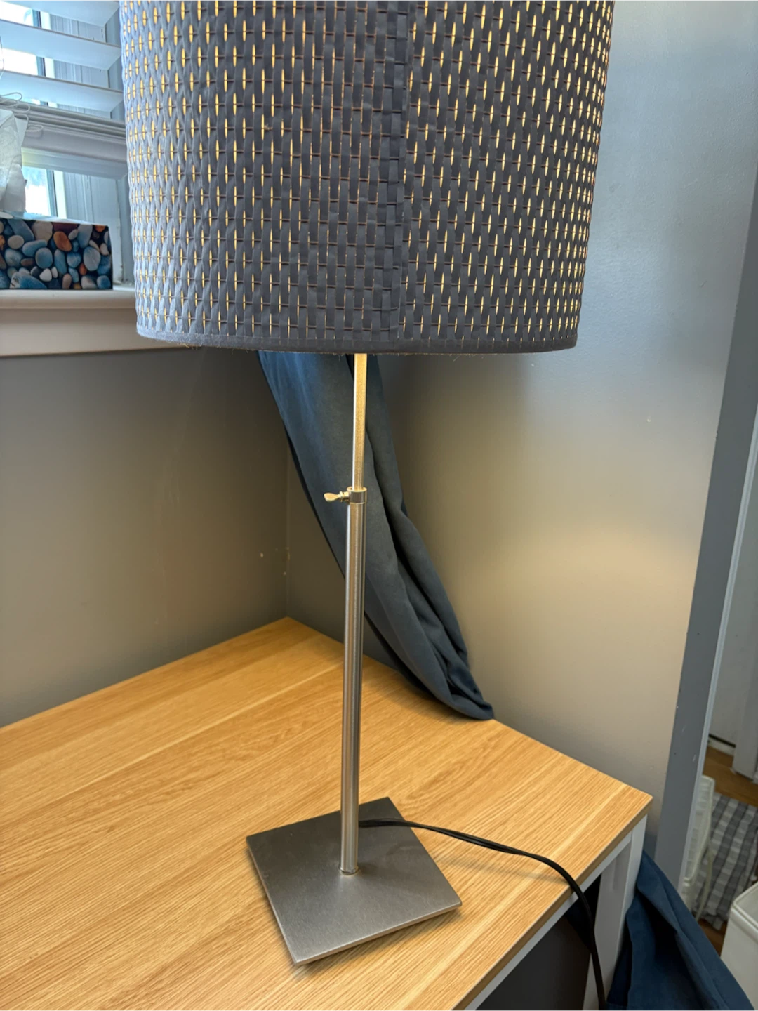 Modern Table Lamp with Woven Shade - photo 3
