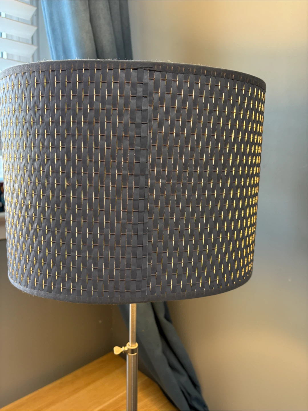Modern Table Lamp with Woven Shade - photo 4