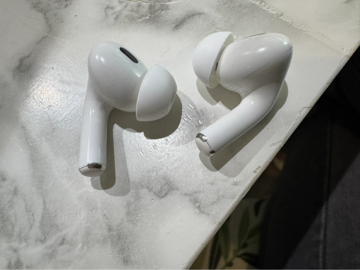 Apple 2nd generation AirPods Pro Wireless Earbuds No case