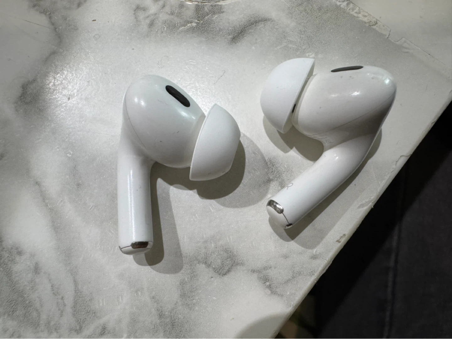 Apple 2nd generation AirPods Pro Wireless Earbuds No case - photo 2