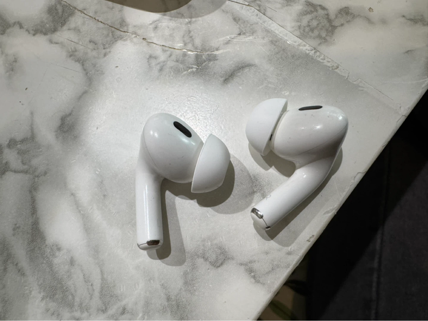 Apple 2nd generation AirPods Pro Wireless Earbuds No case - photo 3