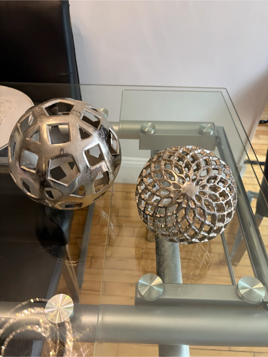 Set of 2 Silver Openwork Decorative Spheres - photo 3