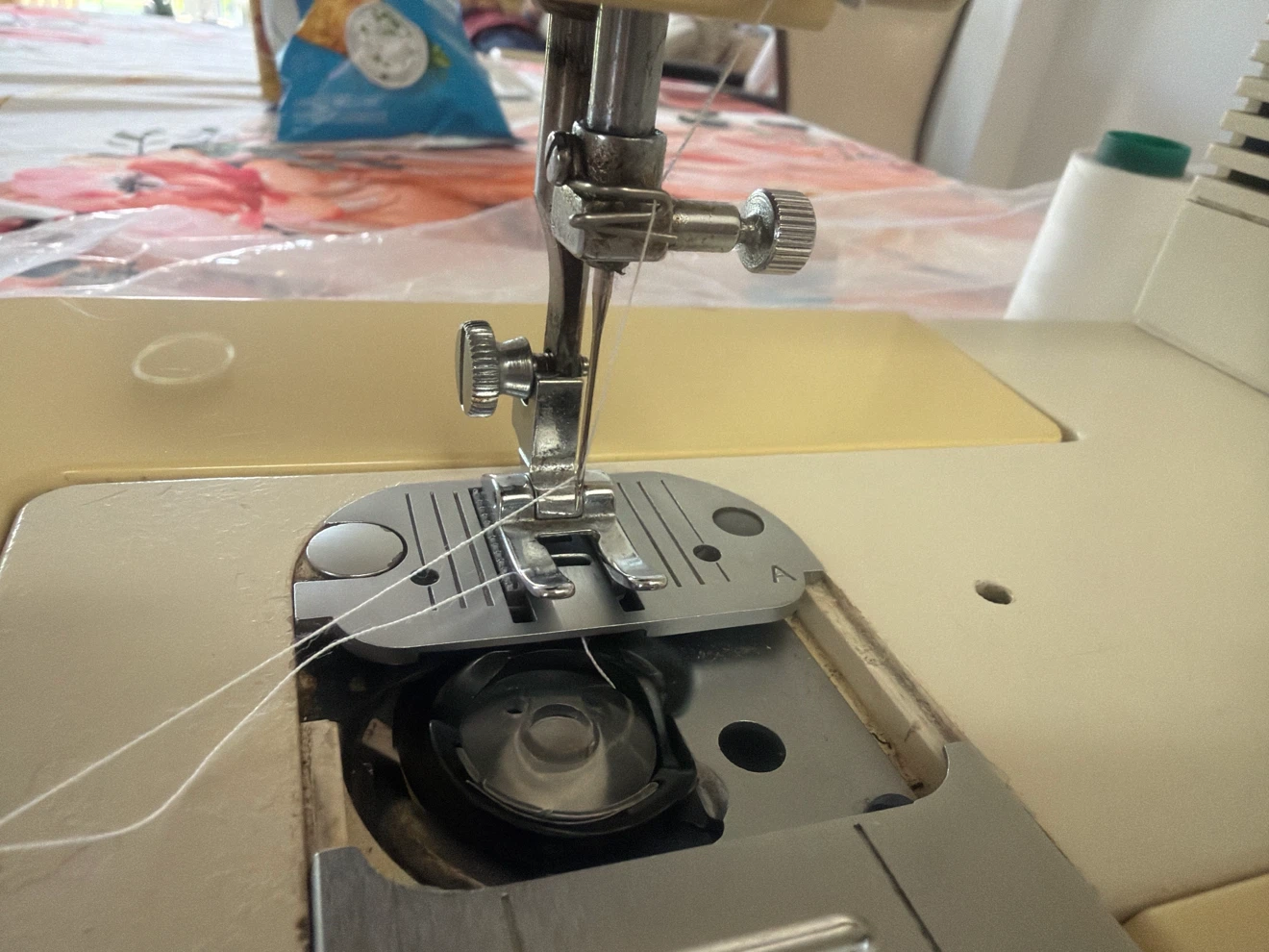 Singer Merritt Sewing Machine - photo 2