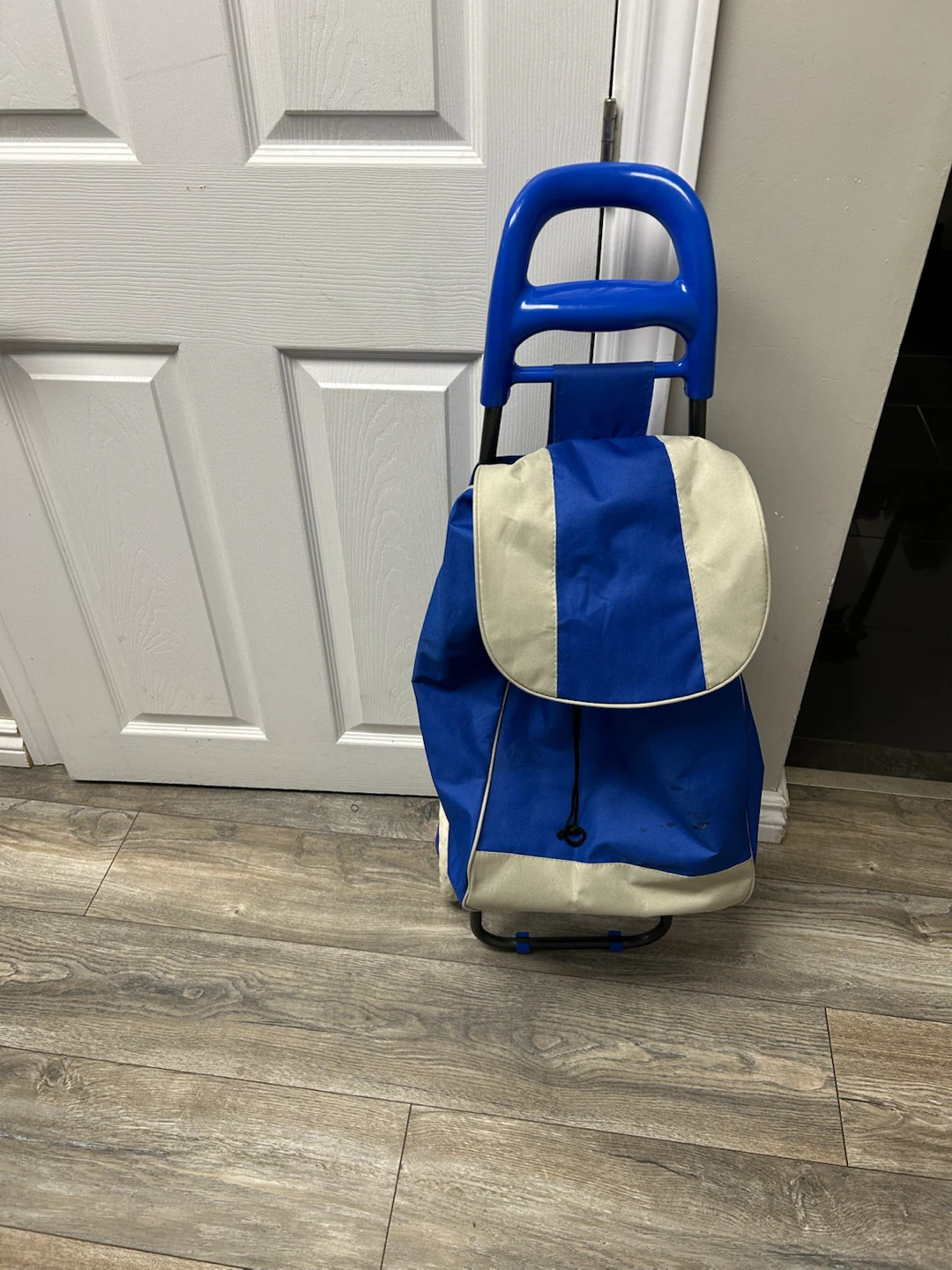 Blue and beige folding shopping trolley - photo 2