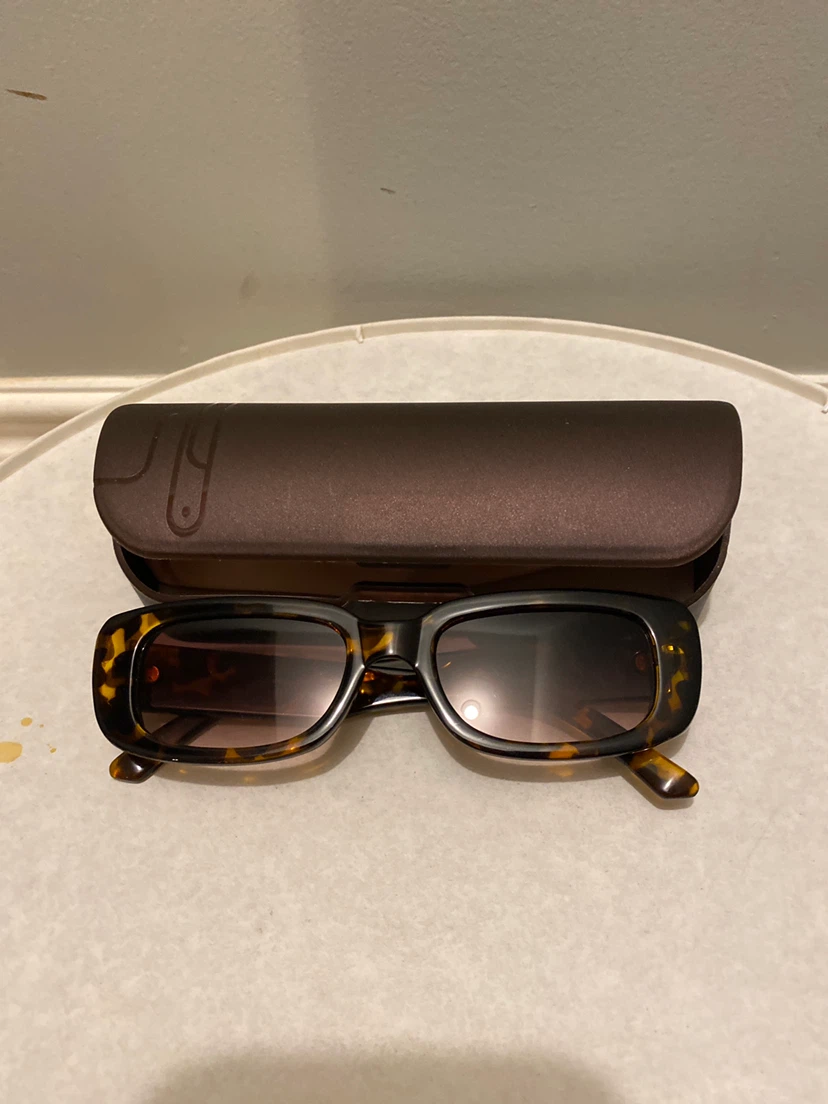 Tortoiseshell Rectangular Sunglasses with Case - photo 2