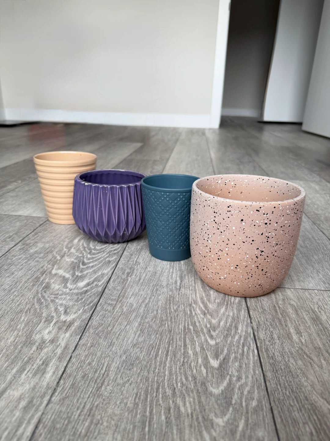 Set of 4 Small Decorative Planters - photo 2
