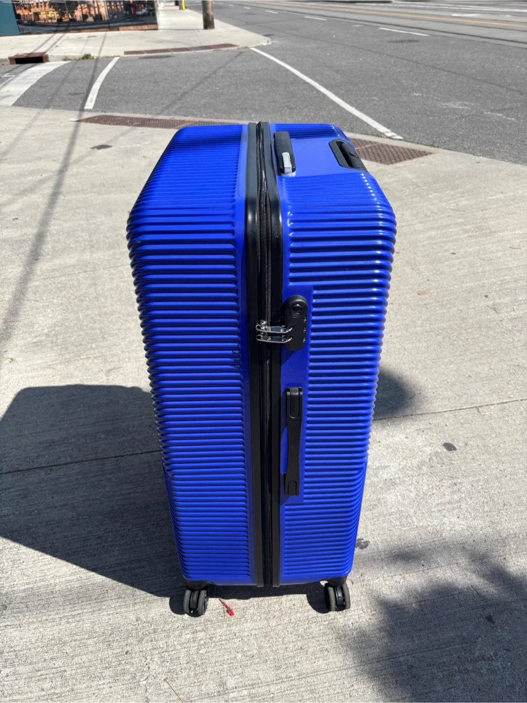 Tucci hard-shell suitcase in royal blue - photo 3