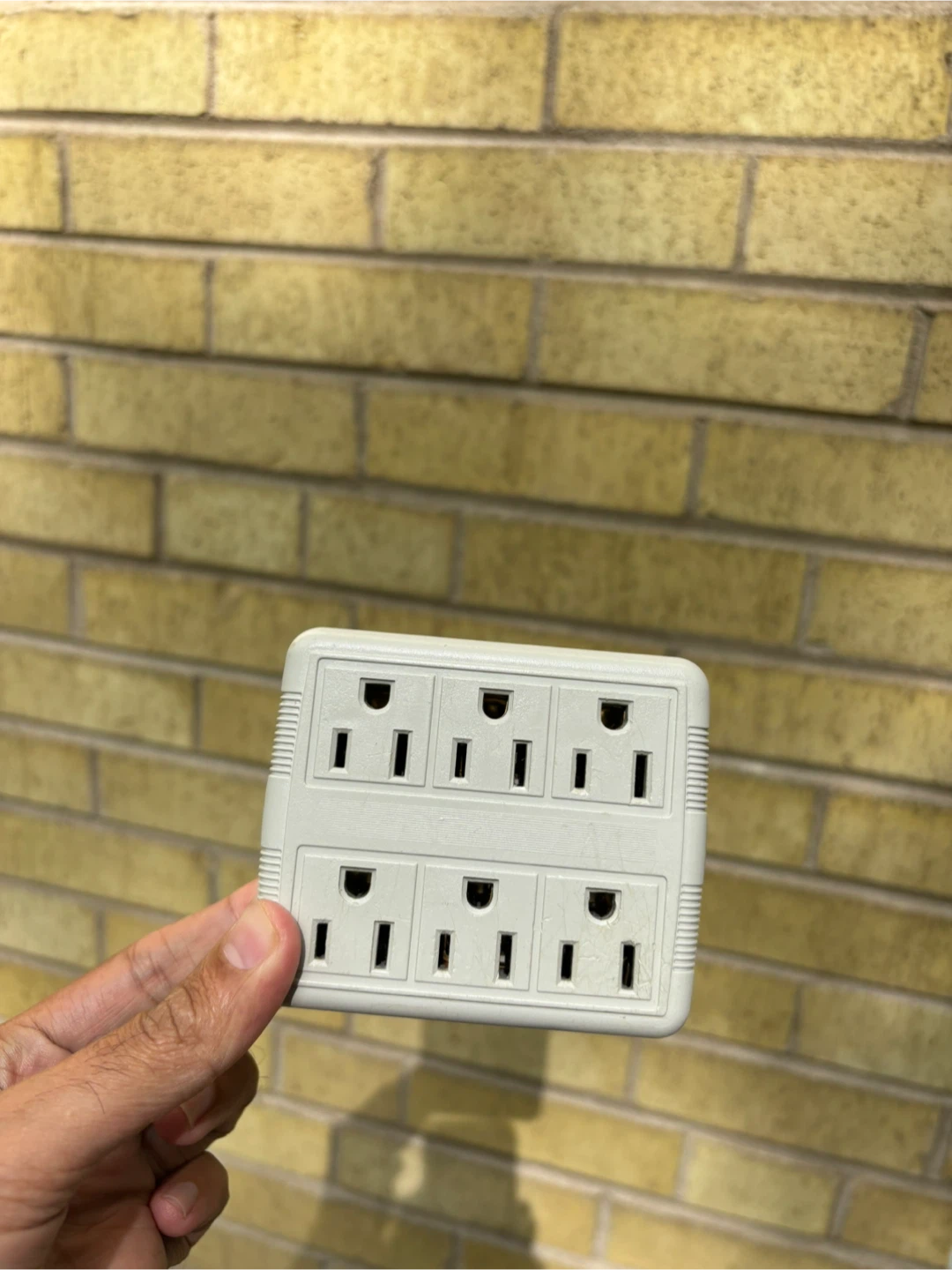 Wall Tap 6-Outlet Adapter in good working condition