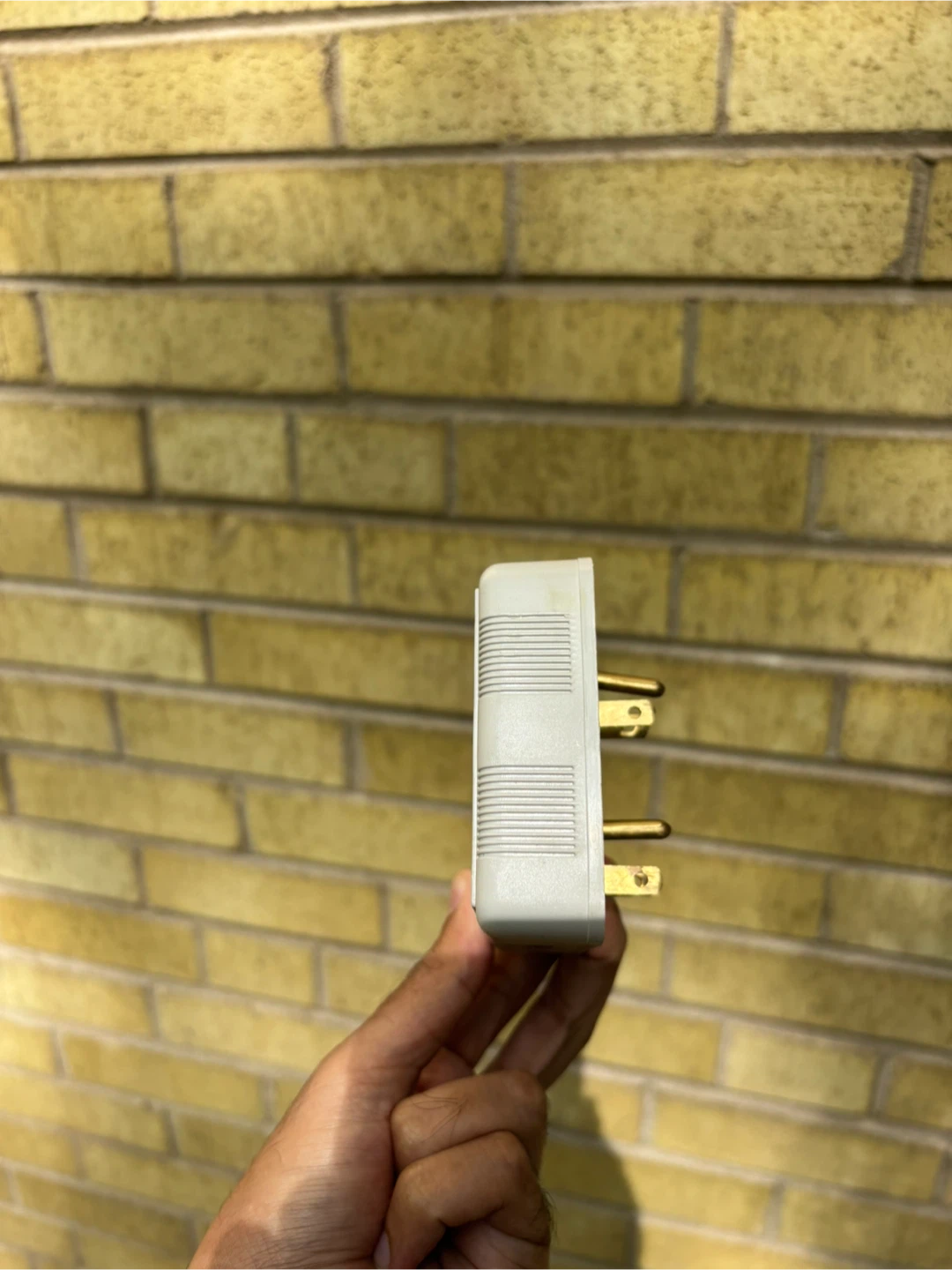 Wall Tap 6-Outlet Adapter in good working condition - photo 3
