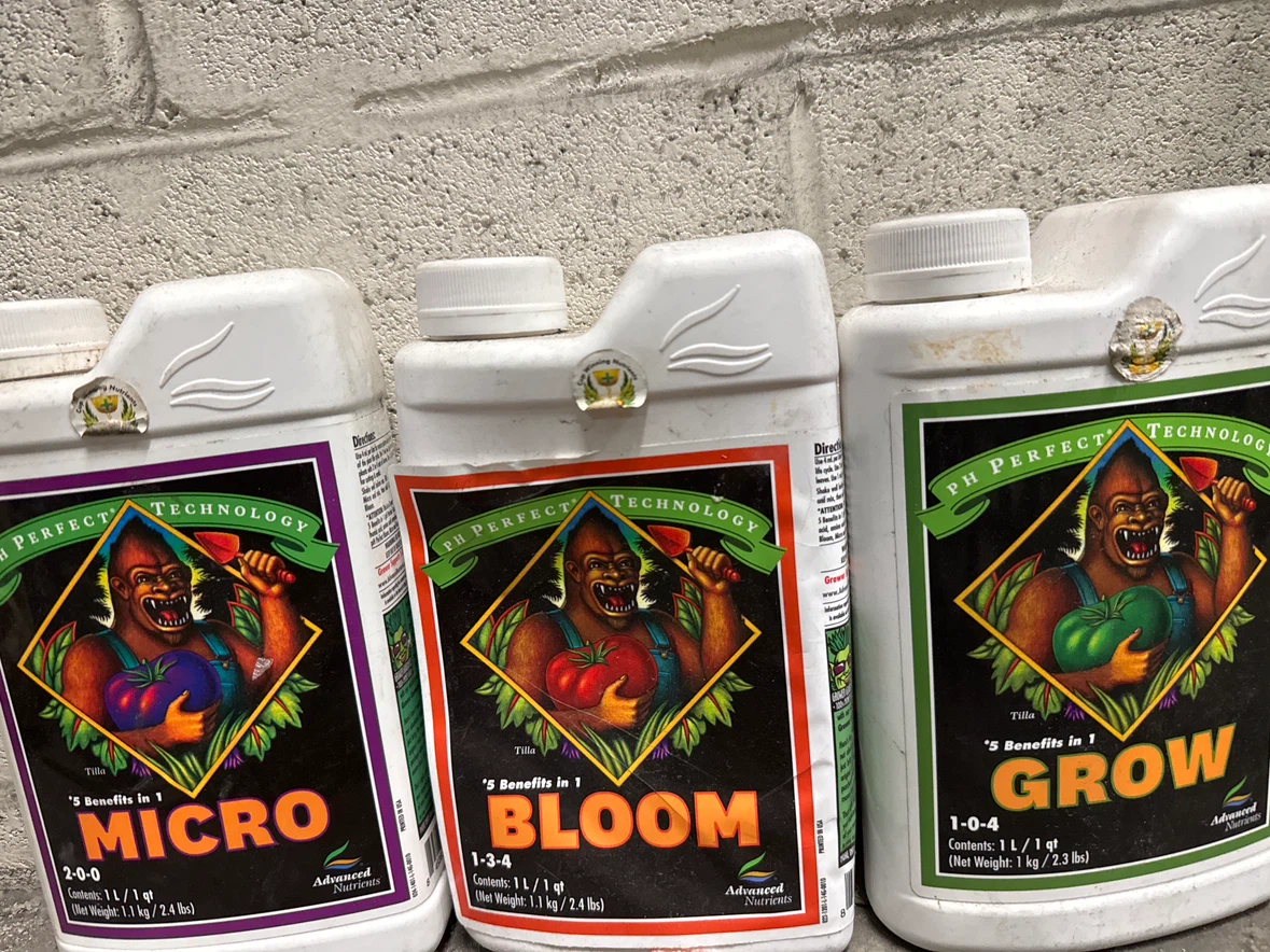 Advanced Nutrients PH Perfect Micro, Bloom, Grow 1L Set