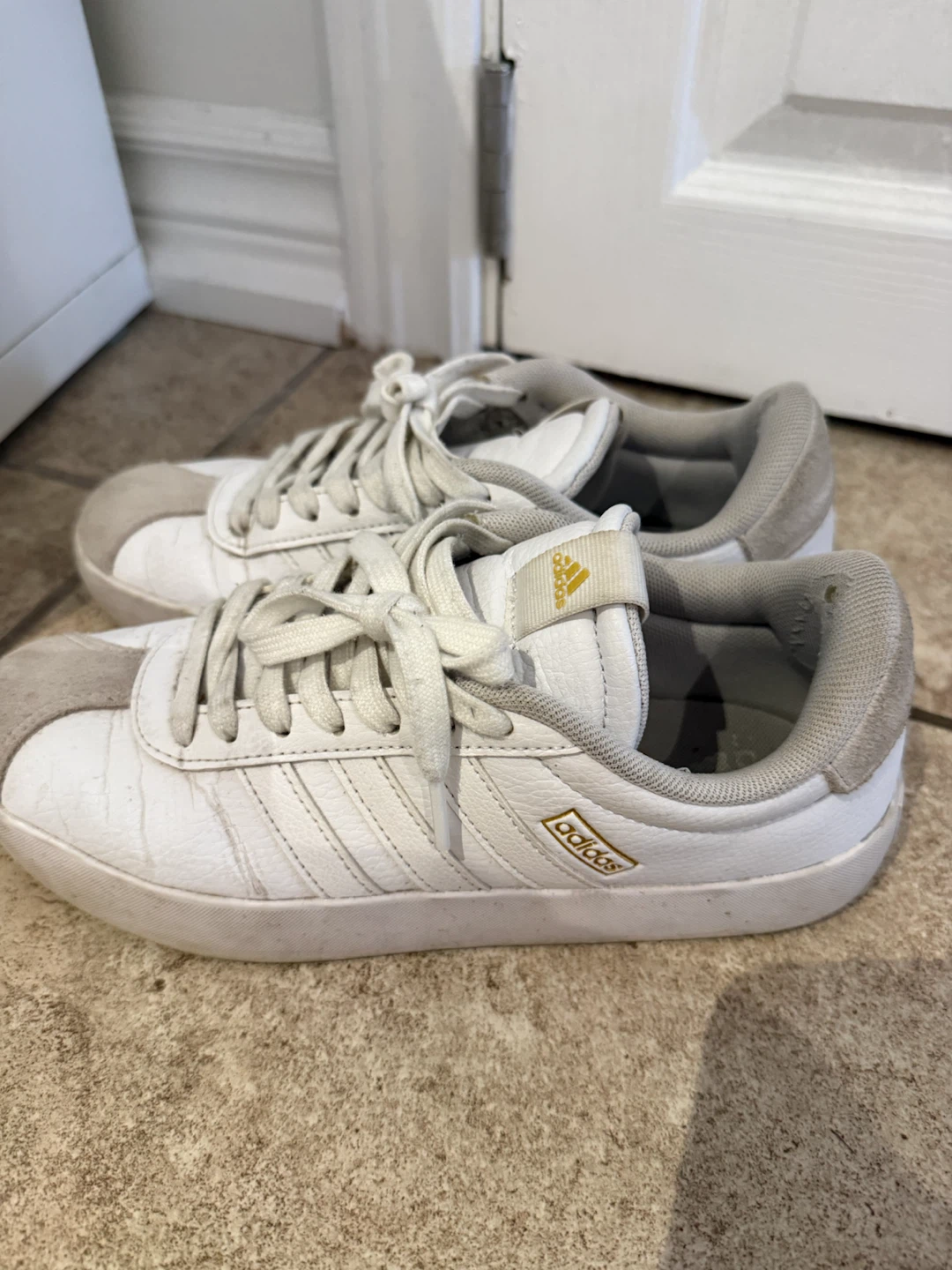 Adidas White Sneakers Size 7 - photo 2