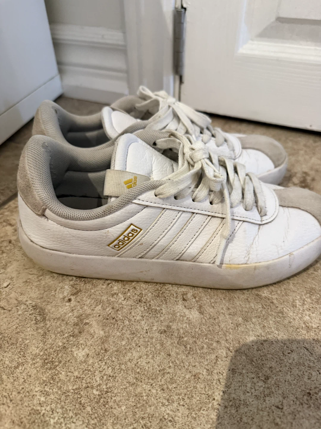 Adidas White Sneakers Size 7 - photo 4