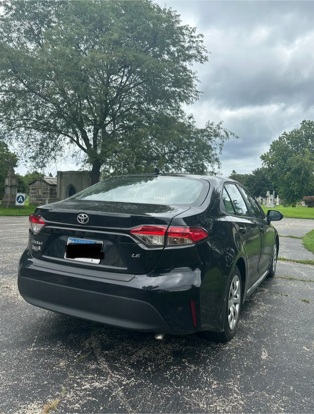 2023 Black Toyota Corolla LE Sedan - photo 2