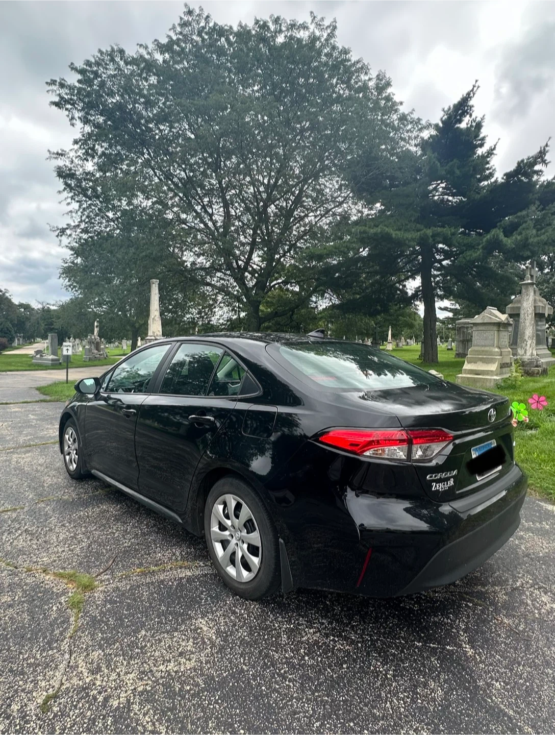 2023 Black Toyota Corolla LE Sedan - photo 3