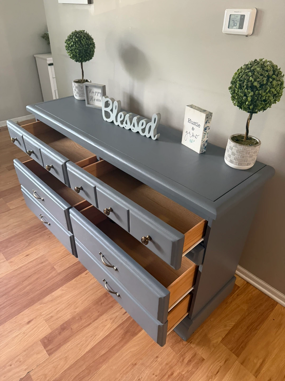 ✨🩶Beautiful solid dresser🩶✨ - photo 4