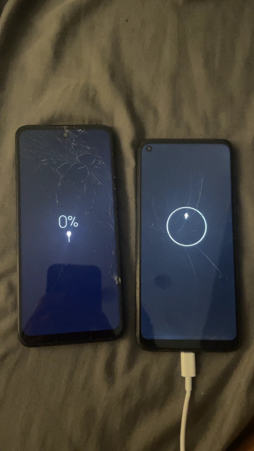 Samsung and Motorola Phone - photo 2