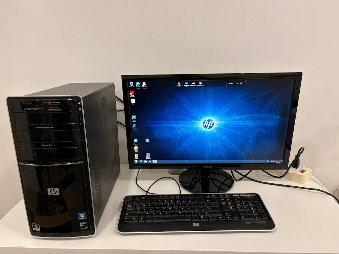HP Pavilion p6211f Desktop PC with Keyboard and Monitor
