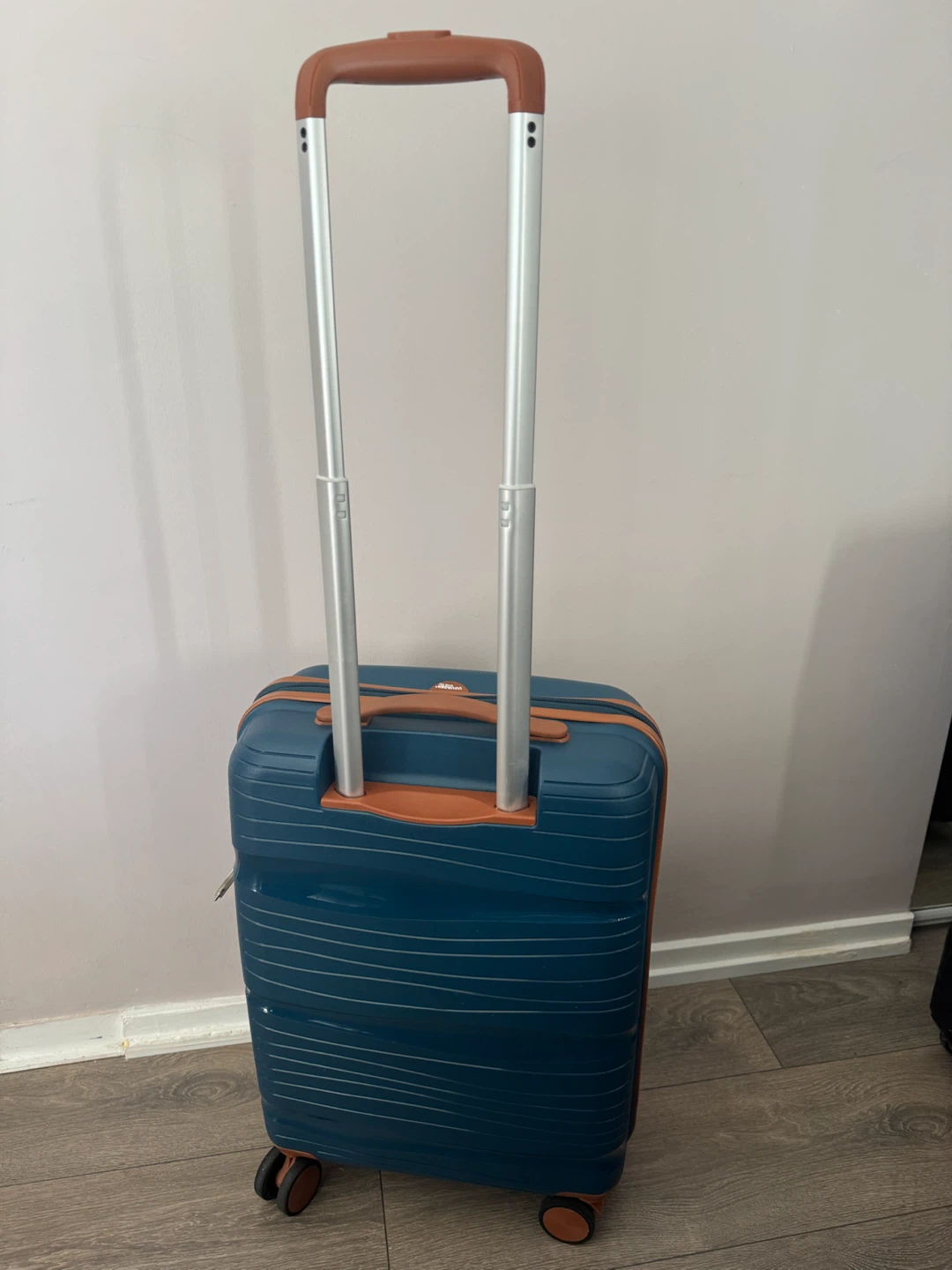 Voyager Carry-On Spinner Suitcase - photo 5