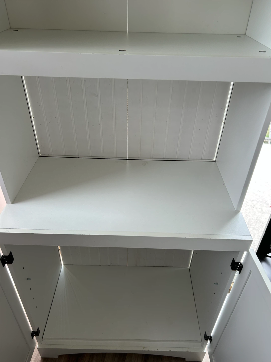 White hutch cabinet - photo 4