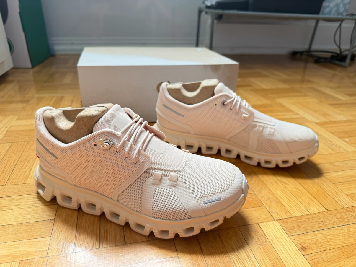 On Cloud 6 (Women, size 7, sand color)