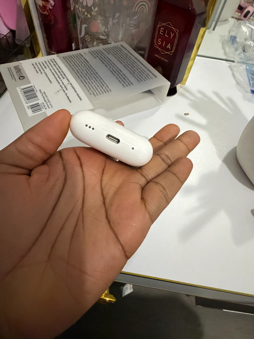 Apple AirPods Pro Charging Case only - photo 3
