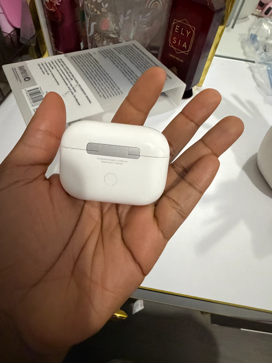 Apple AirPods Pro Charging Case only - photo 4