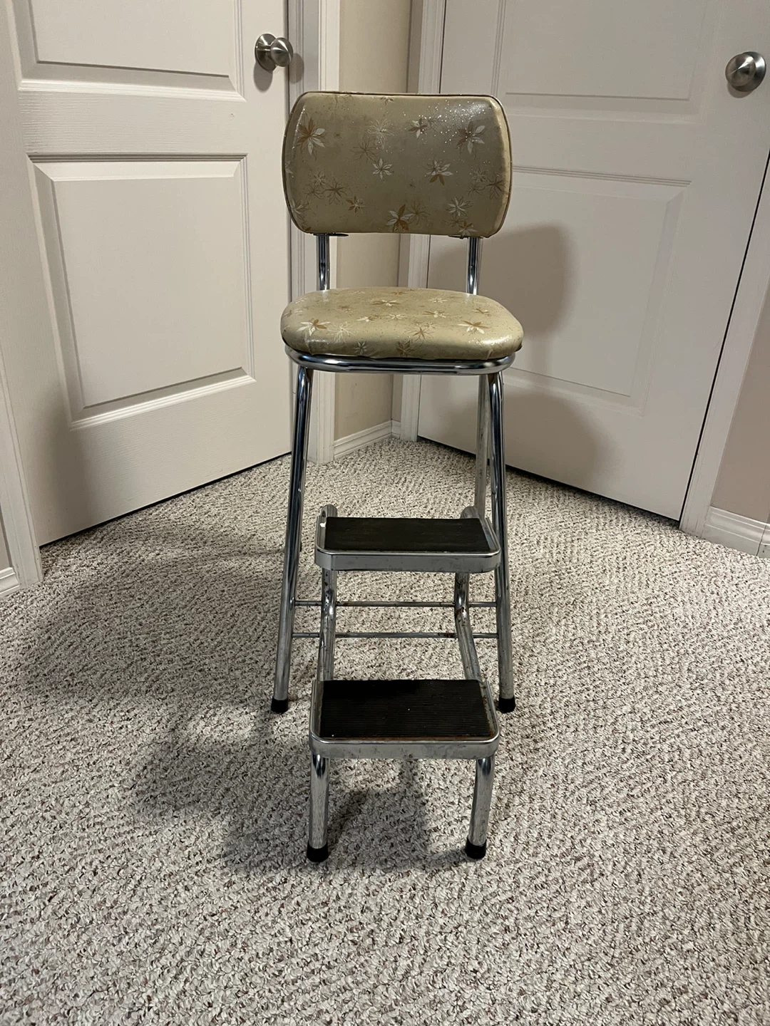 Mid century vintage chair with fold out steps - photo 2