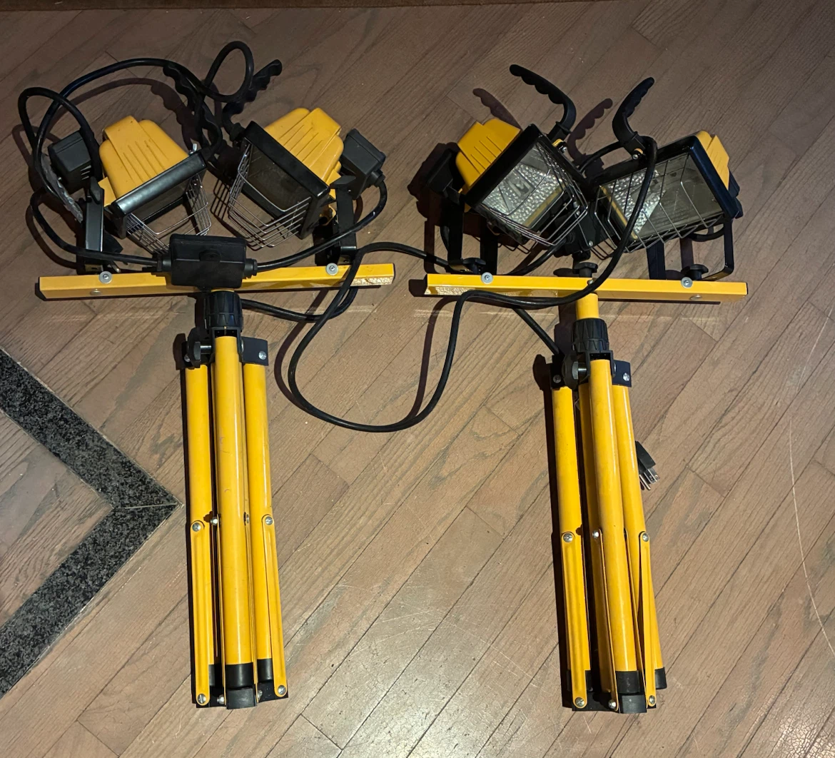 Southwire 1000 Watt Portable Halogen Work Light - photo 2