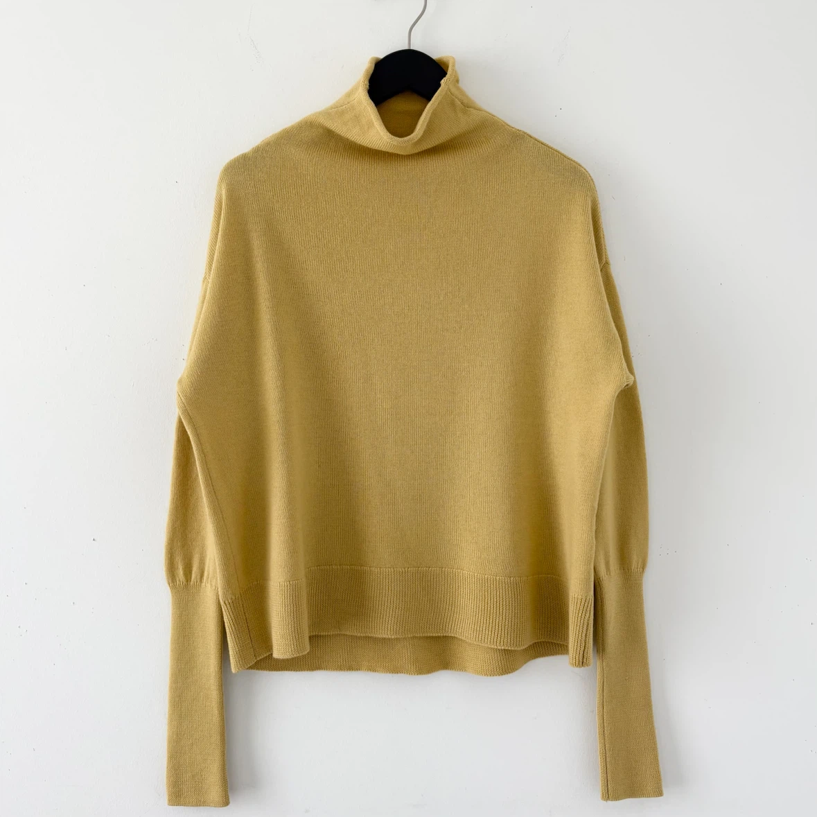 Aritzia Wilfred Cyprie 100% Merino Wool Sweater