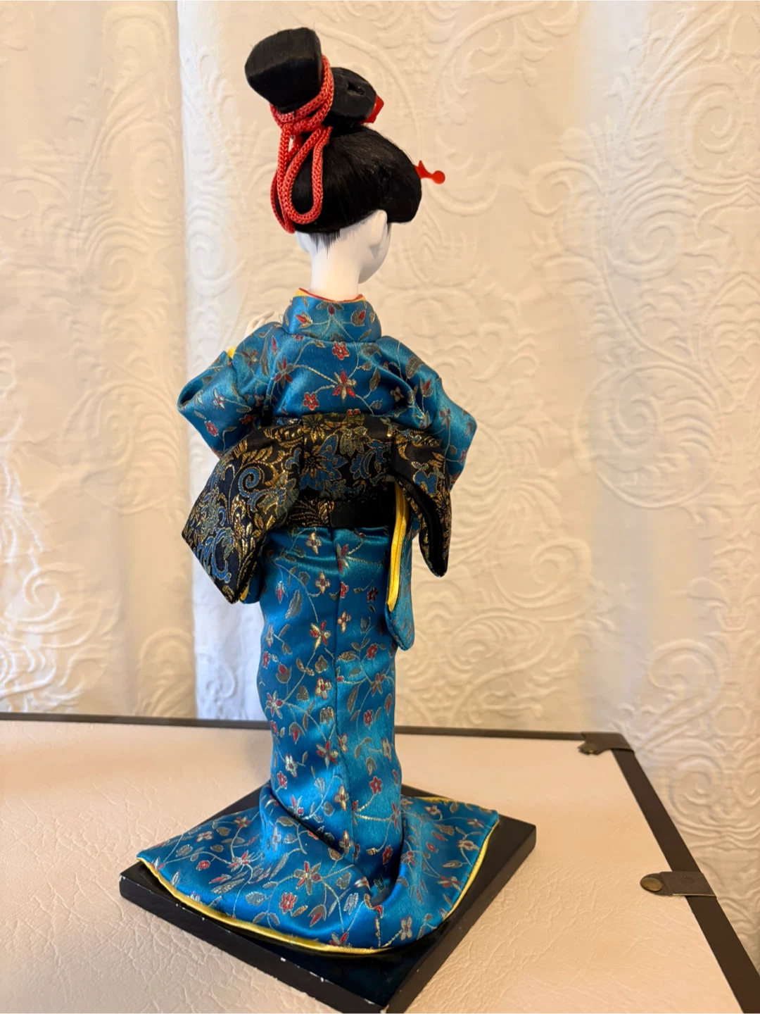 Traditional Japanese Geisha Doll - photo 2