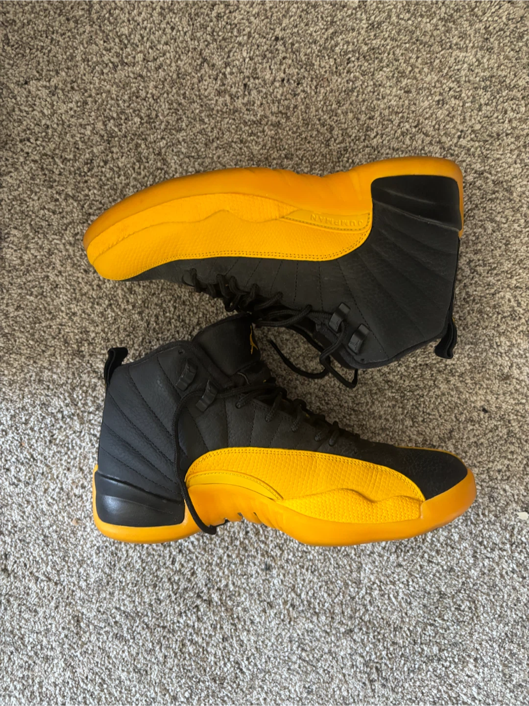 Air Jordan 12 Retro Black Yellow Size 9