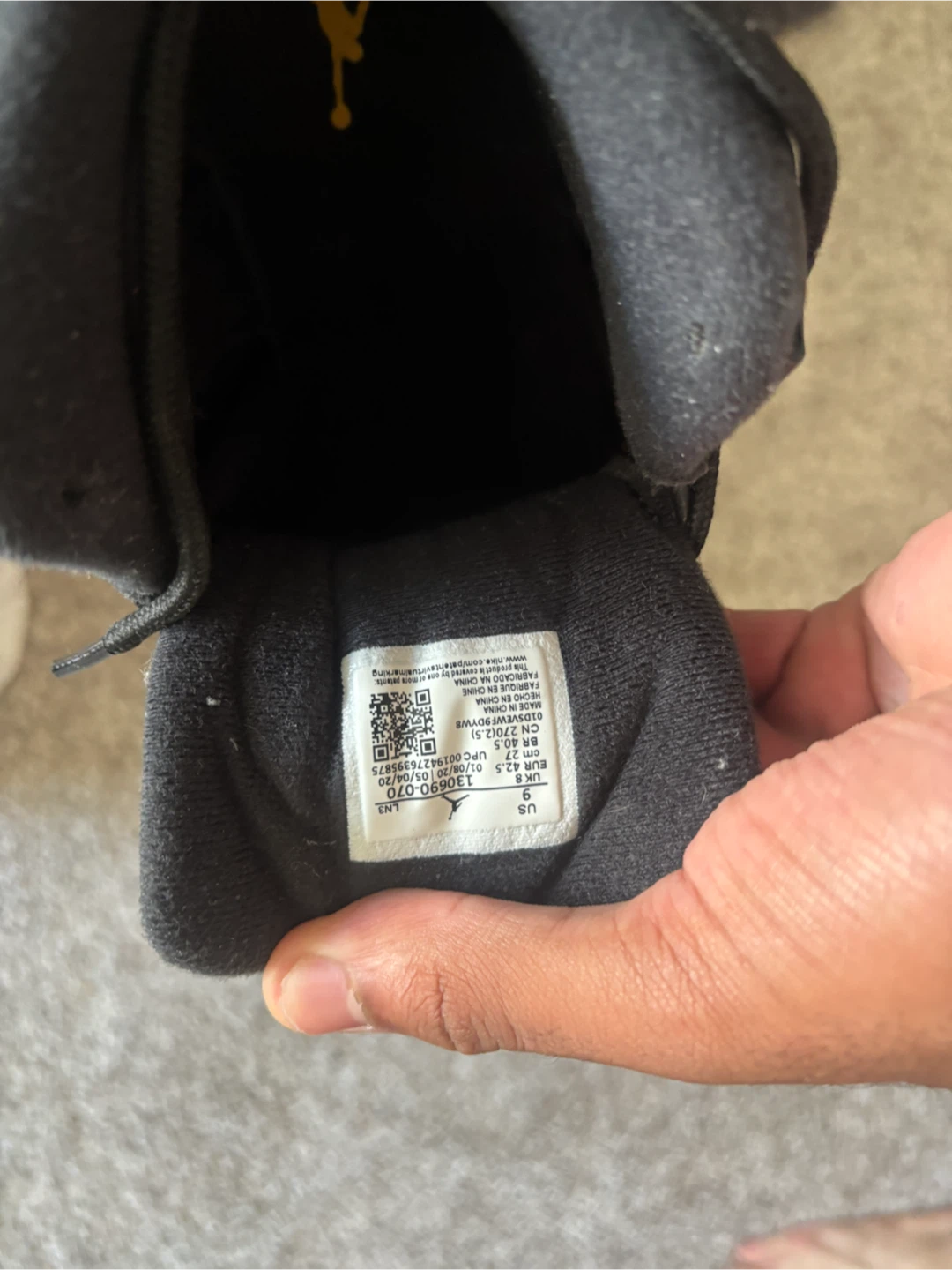 Air Jordan 12 Retro Black Yellow Size 9 - photo 4