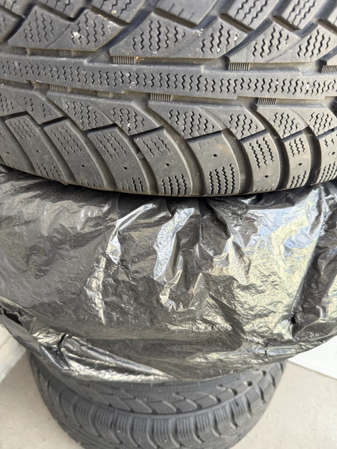Set of 4 Winter Tires on Steel Rims 205/55R16 - photo 2