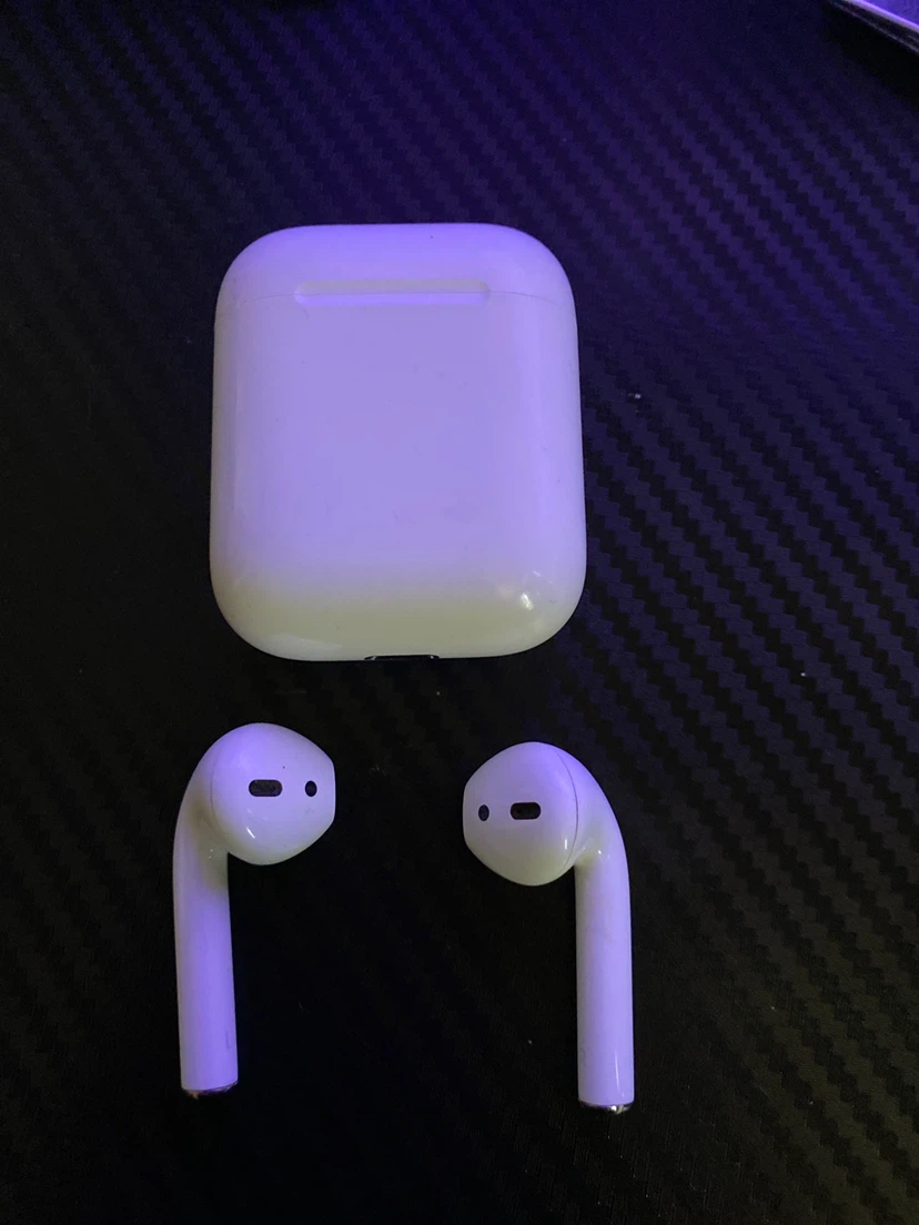 Apple AirPods - photo 2