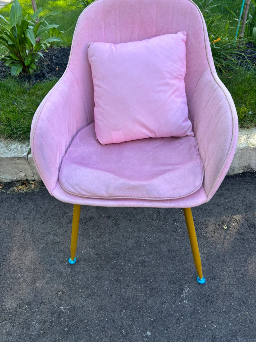 Pink Velvet Accent Chair - photo 2