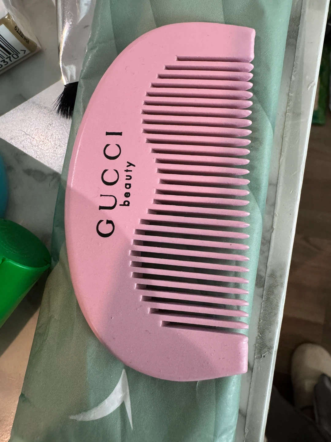 Christmas gift from Gucci Beauty Pink Hair Comb - photo 3