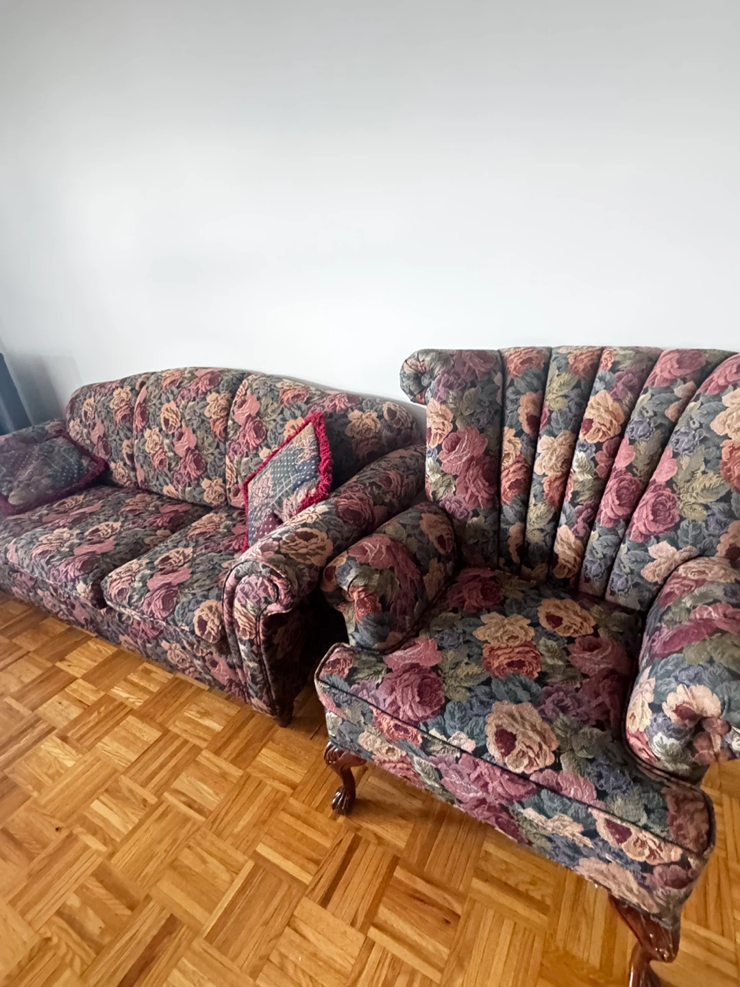 Floral pattern sofa and matching armchair - photo 2