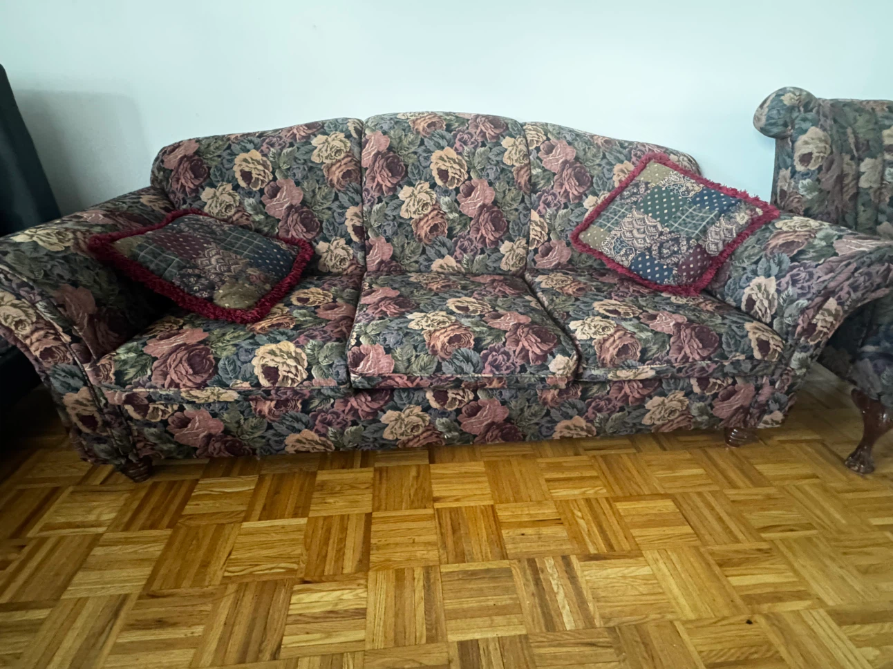 Floral pattern sofa and matching armchair - photo 3