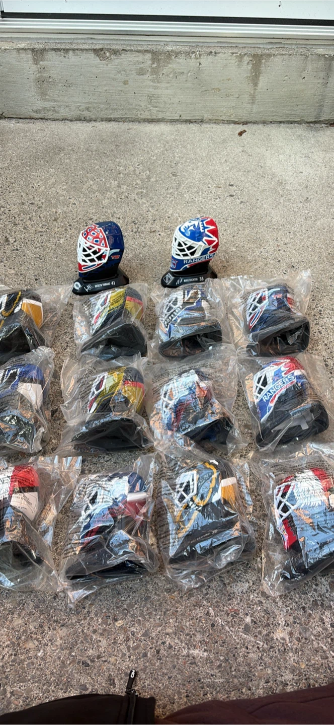 Set of 14 NHL Goalie Mask Figurines - photo 2