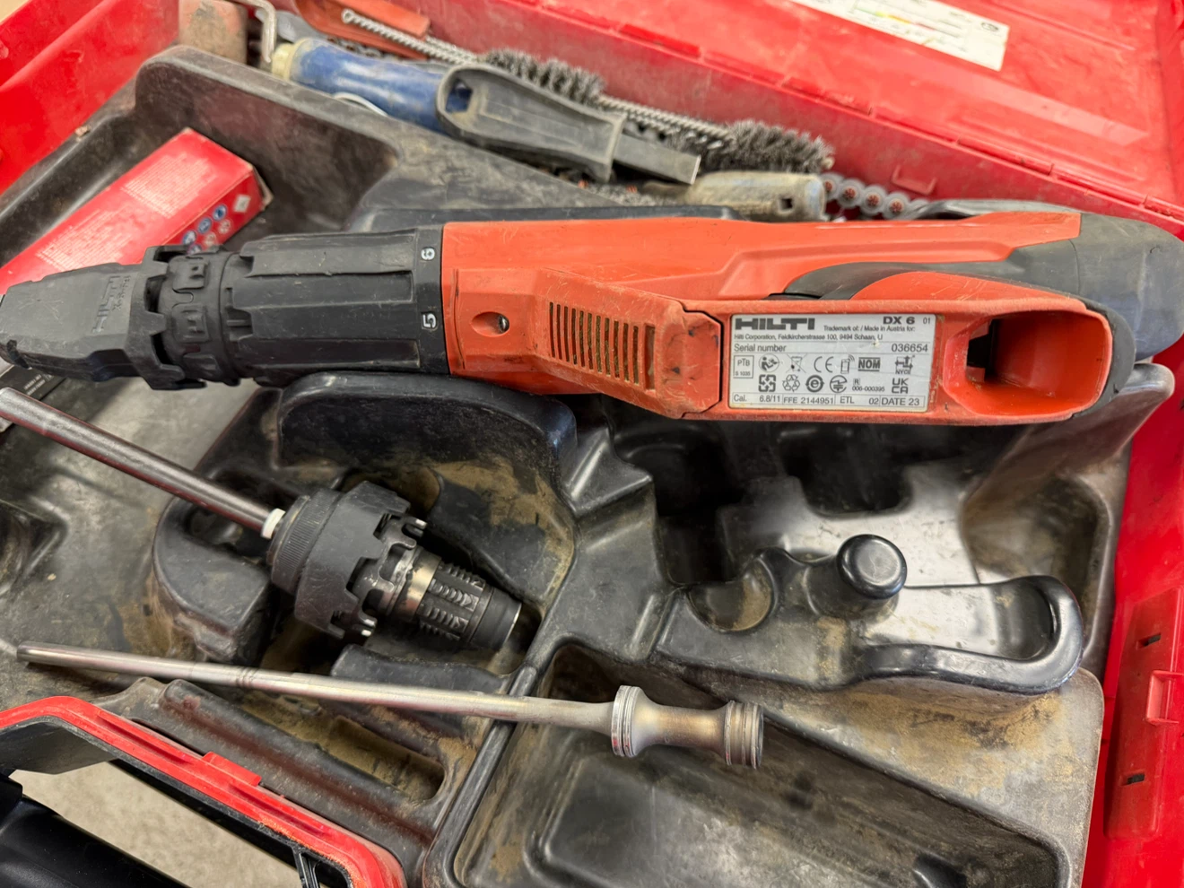 Hilti DX 6 Powder-Actuated Nailer - photo 4