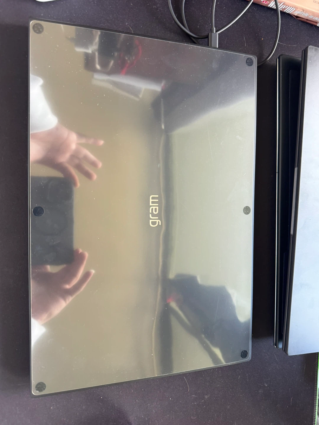 LG gram 16 Laptop - Intel Core Ultra 7, 32GB RAM - photo 2