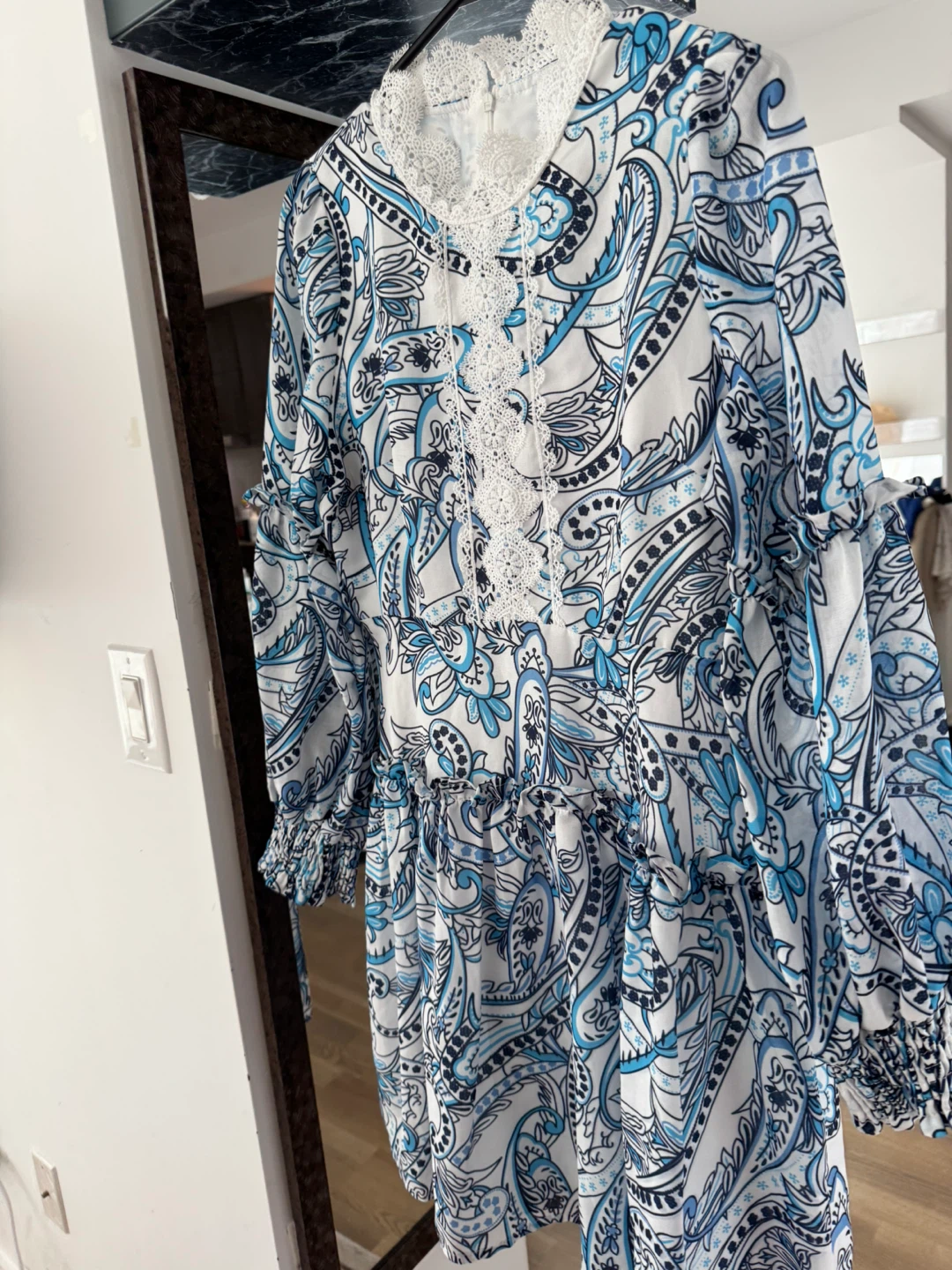 Blue and white paisley pattern long-sleeve dress - photo 2