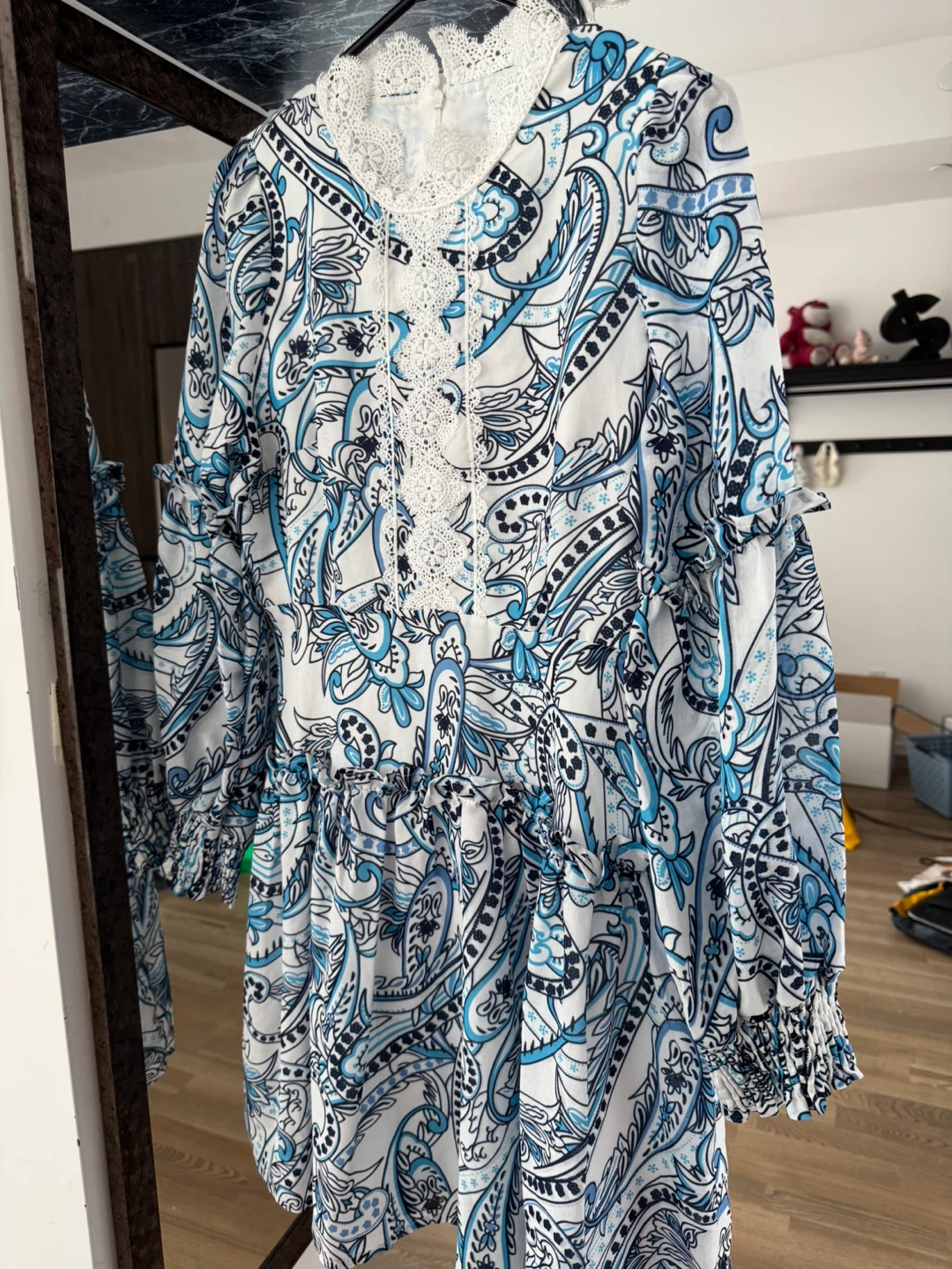 Blue and white paisley pattern long-sleeve dress - photo 4