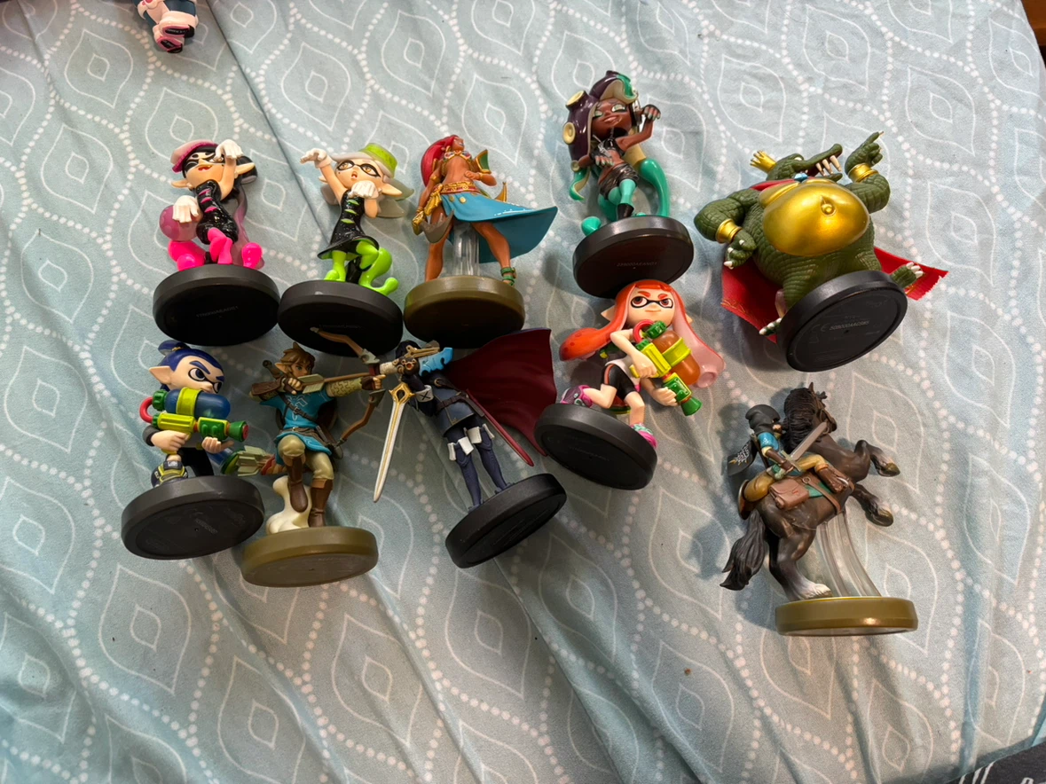 Collection of 10 Nintendo Amiibo Figures