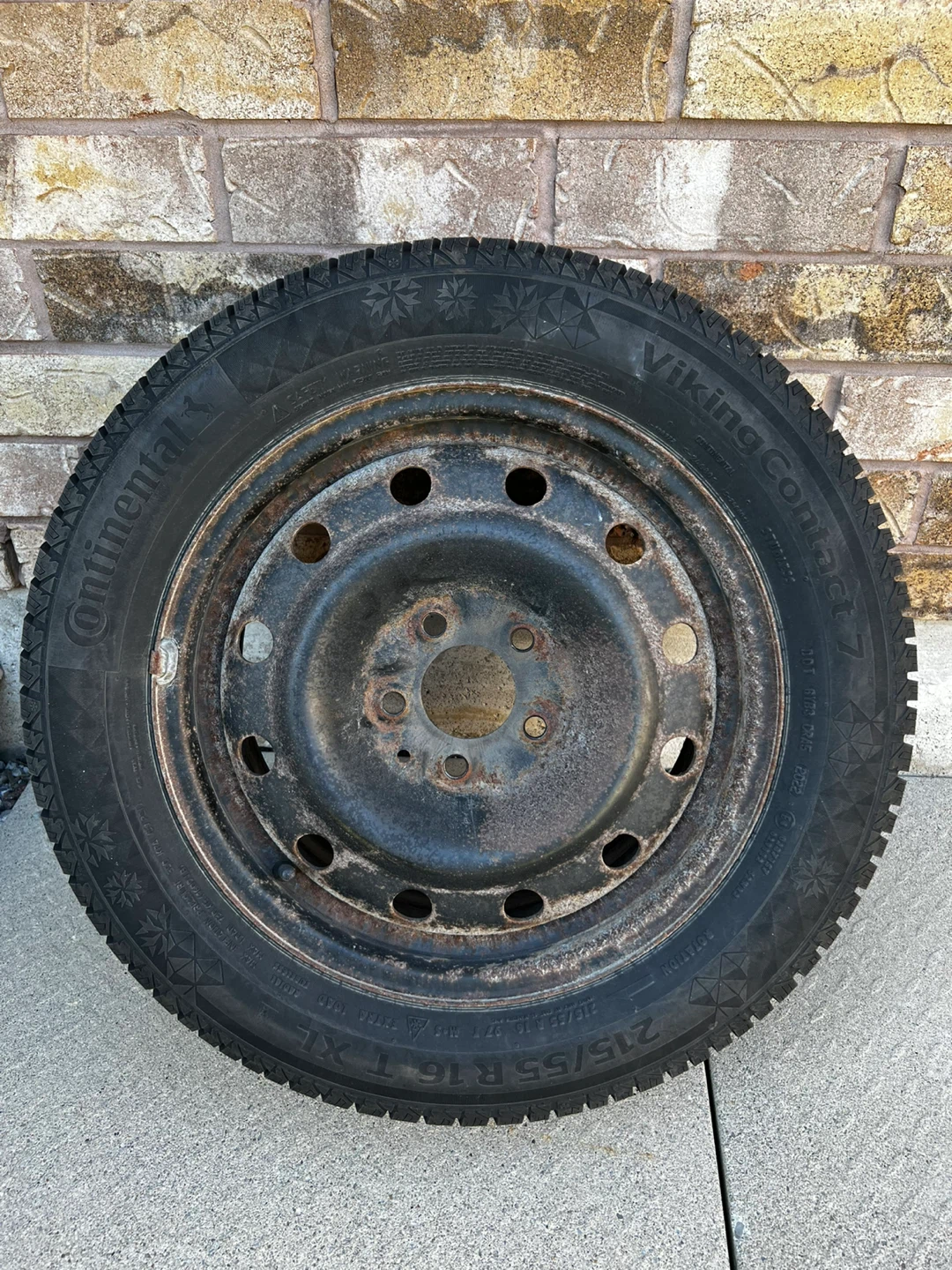 Continental VikingContact 7 Winter Tire 215/55R16 - photo 2