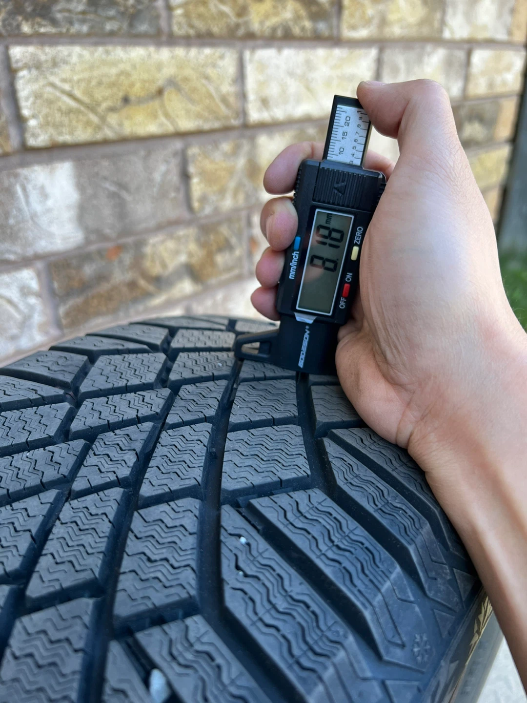Continental VikingContact 7 Winter Tire 215/55R16 - photo 4