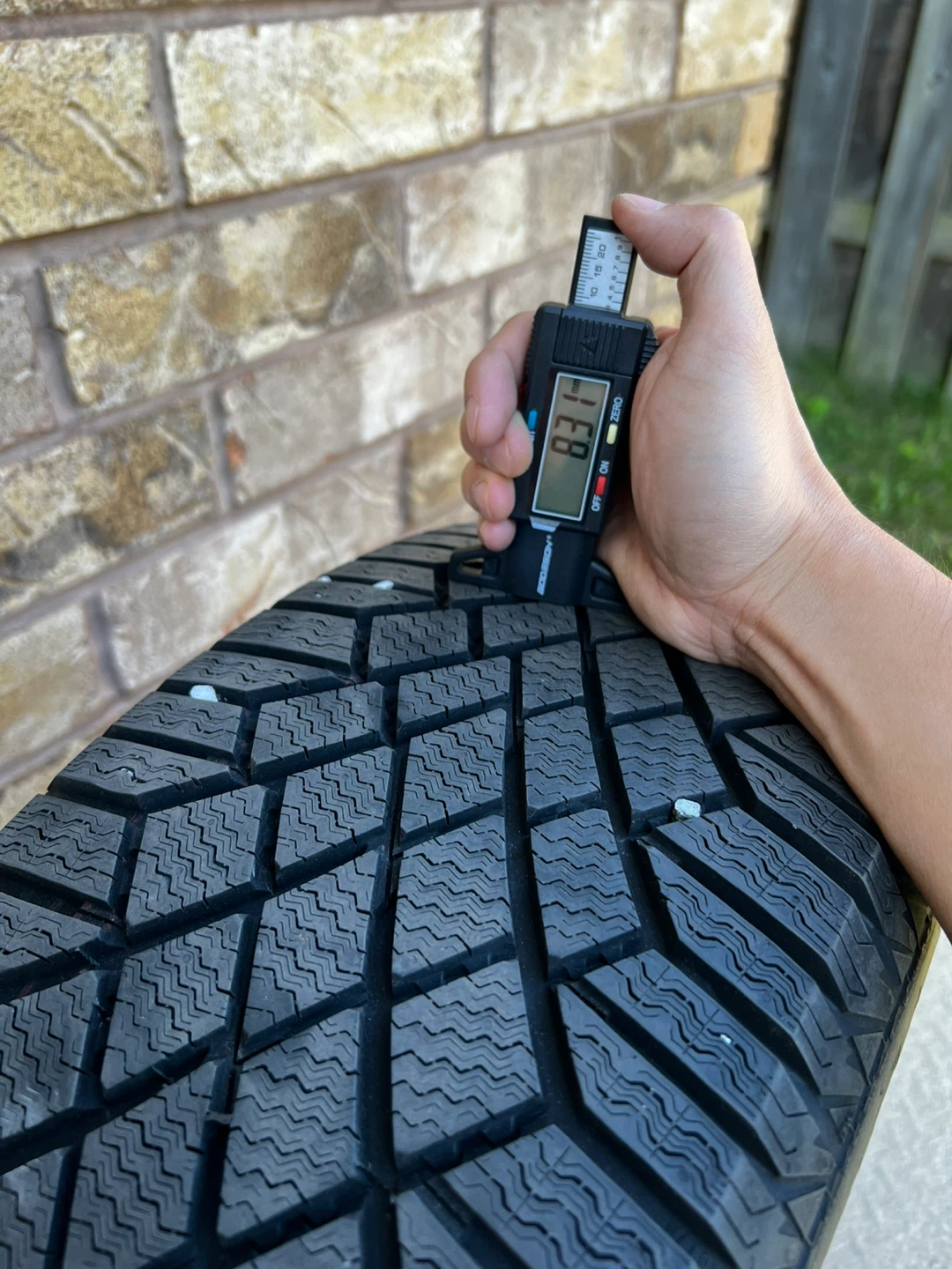 Continental VikingContact 7 Winter Tire 215/55R16 - photo 5